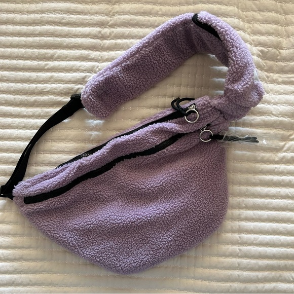 NWOT, FP Movement Overachiever Sherpa Sling Bag in Lavender Purple, Crossbody - Picture 2 of 11